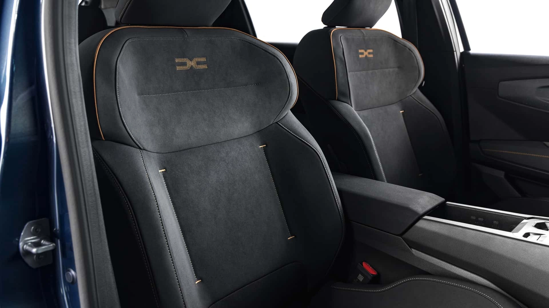 Dacia striker extreme hybrid 150 4x4 2026 (11)